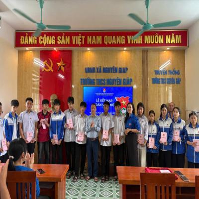 Nguyên Giáp: Tổ chức Lễ kết nạp đoàn viên mới tại trường THCS Nguyên Giáp